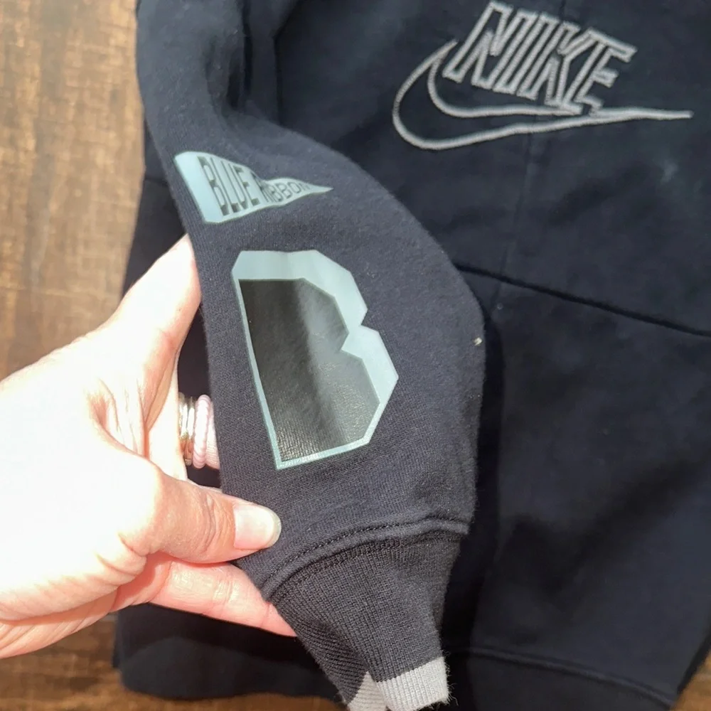 Nike Youth Black Crewneck Sweatshirt Swoosh Logo Pullover Size S